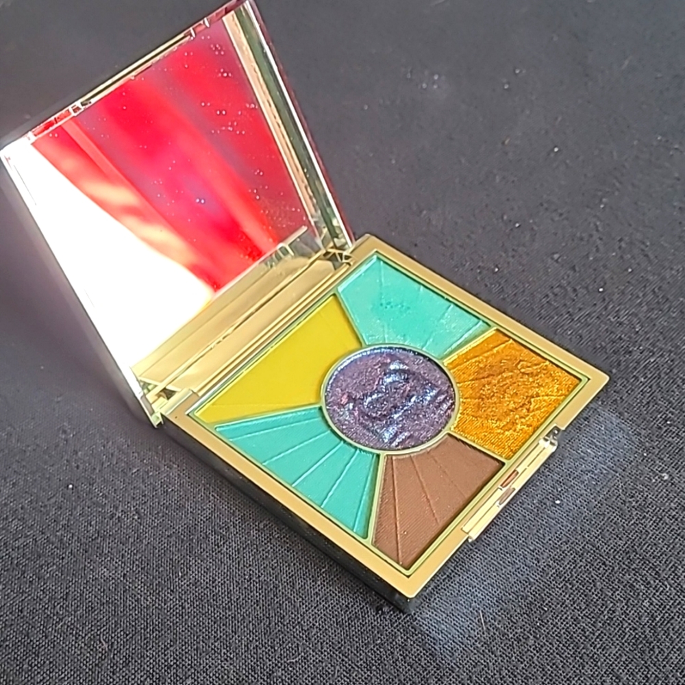 PUR x Trolls World Tour Techno Palette